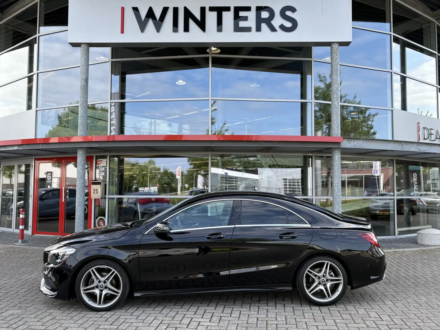 Mercedes-Benz CLA 180 Business Solution AMG | Stoelverw | Climate Contro Zwart - 2