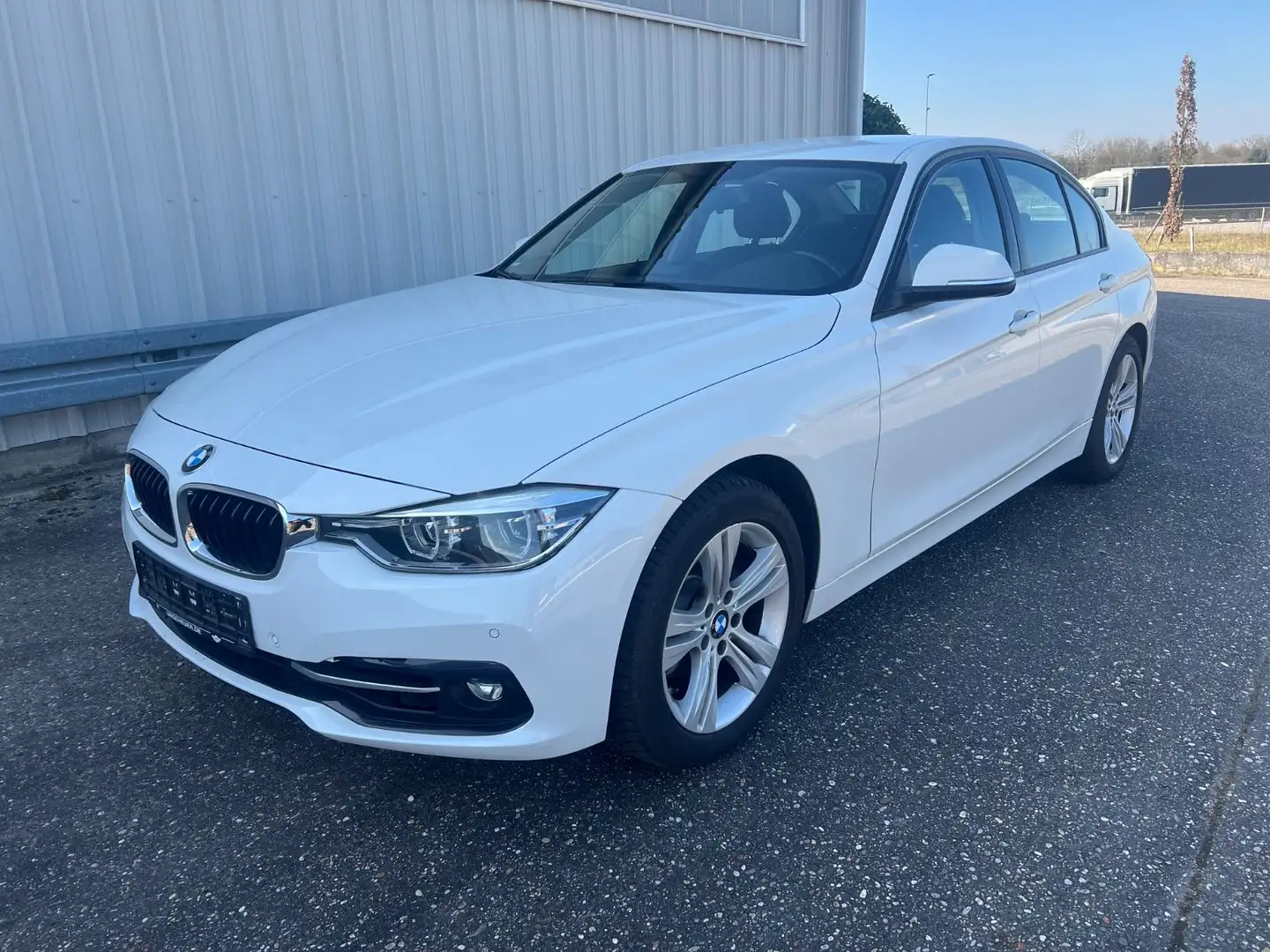 BMW 318 Baureihe 3 Lim. 318 i Sport Line Білий - 1