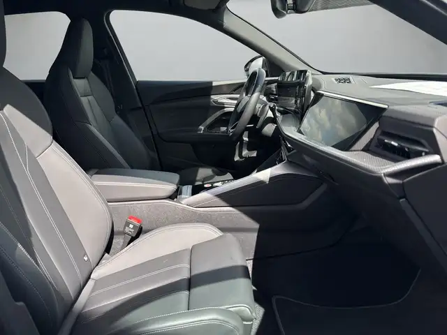 Audi Q5 view 13