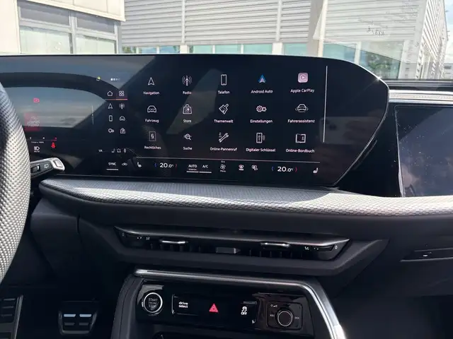 Audi Q5 view 11