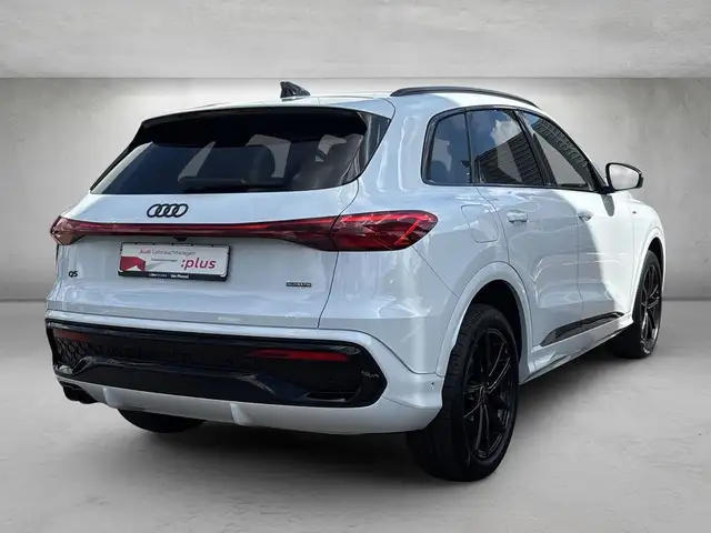 Audi Q5 view 3