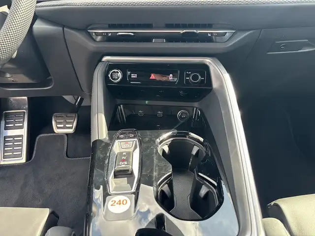 Audi Q5 view 9