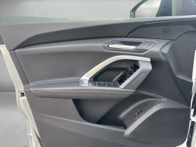 Audi Q5 view 6