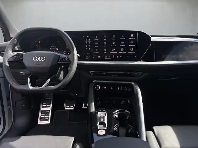 Audi Q5 view 8