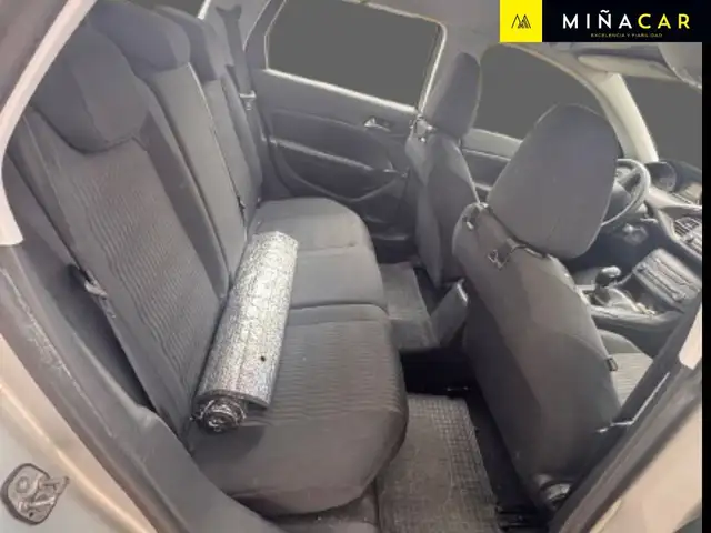 Peugeot 308 view 4