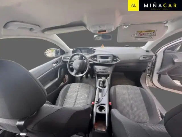 Peugeot 308 view 3
