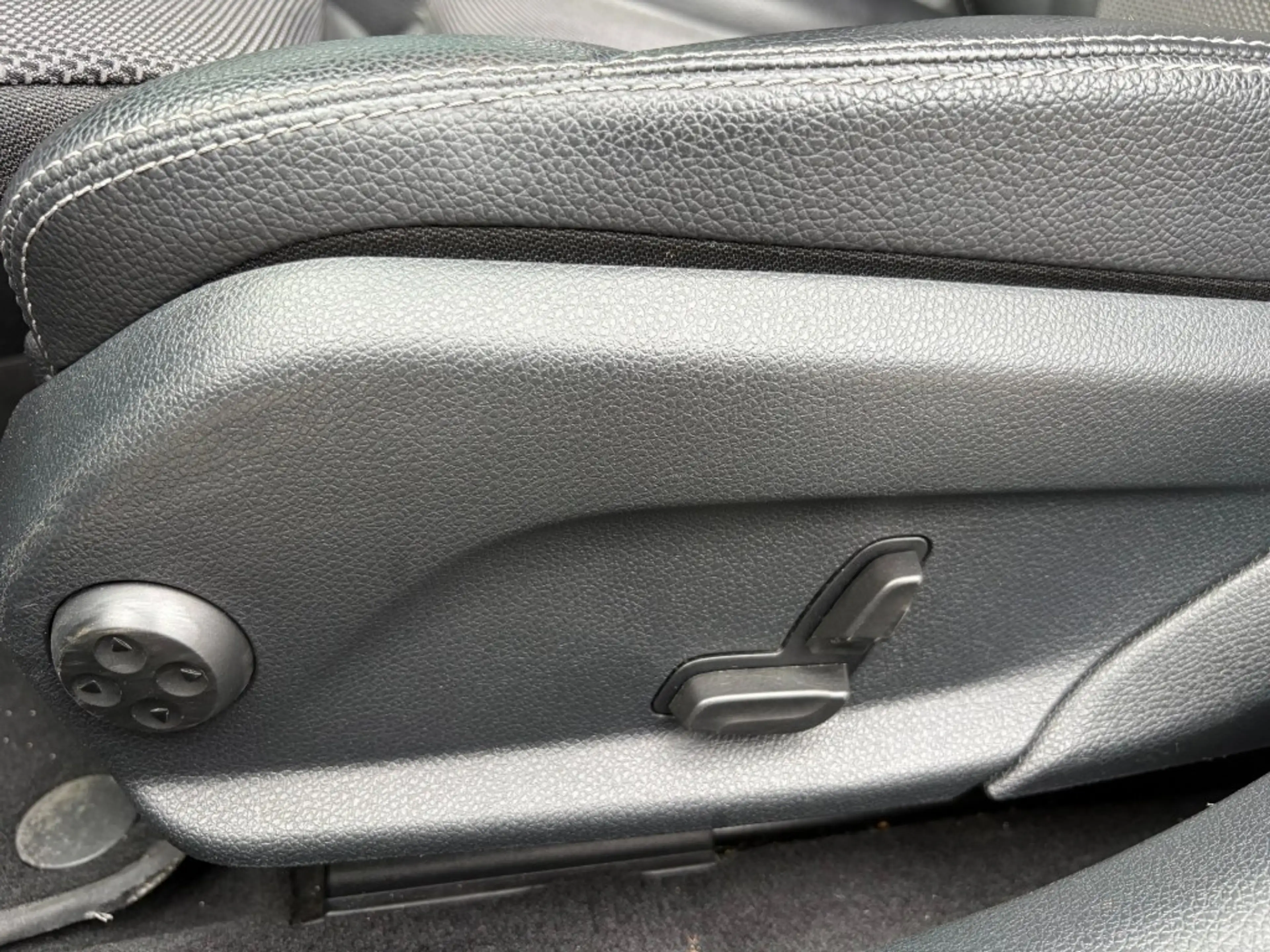 Mercedes-Benz C 250 C 250 CDI 4MATIC  Avantgarde LED, Dak, Leder, Navi — photo 8