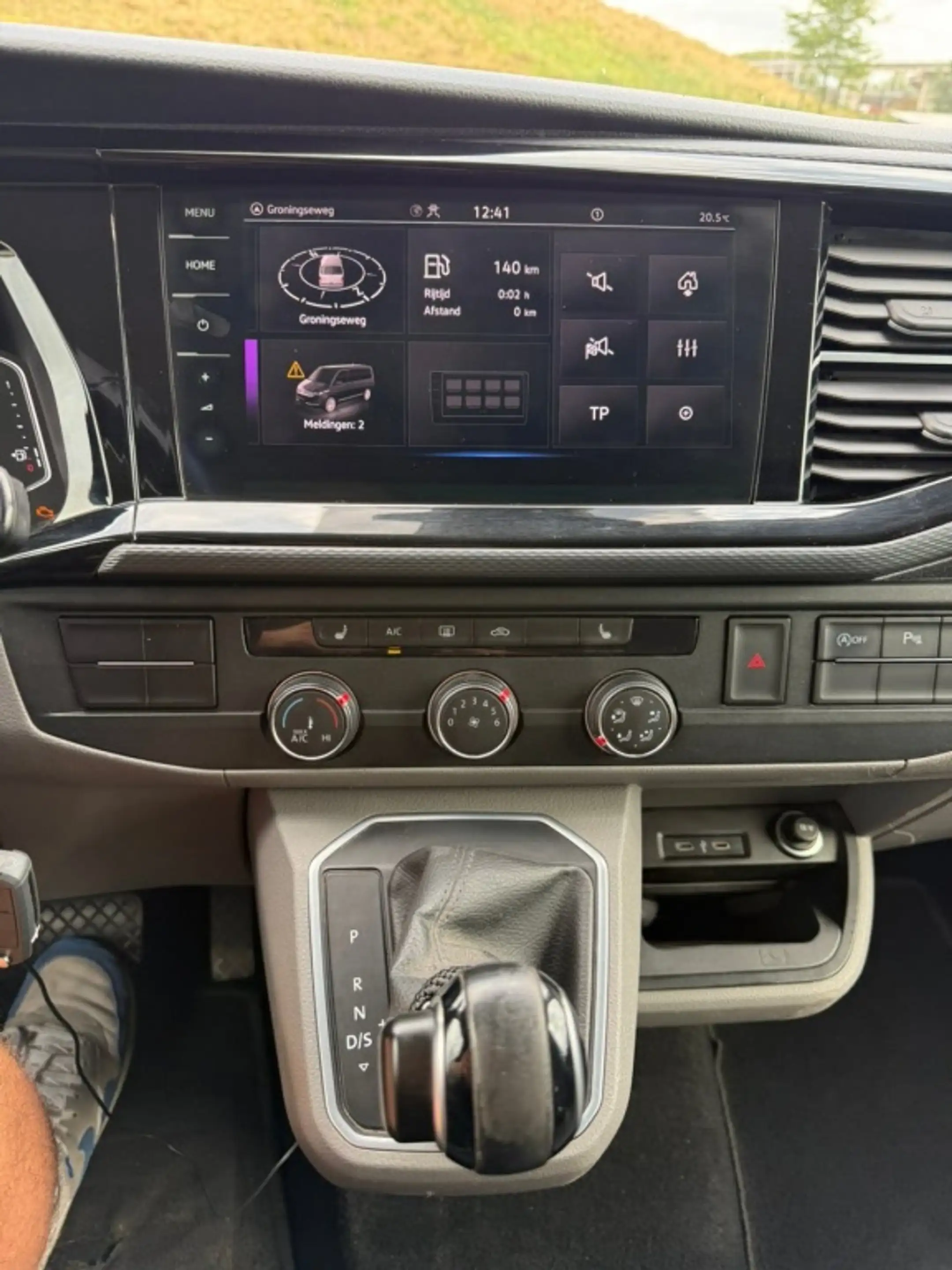 Volkswagen Transporter 2.0 TDI L2H1 — photo 6