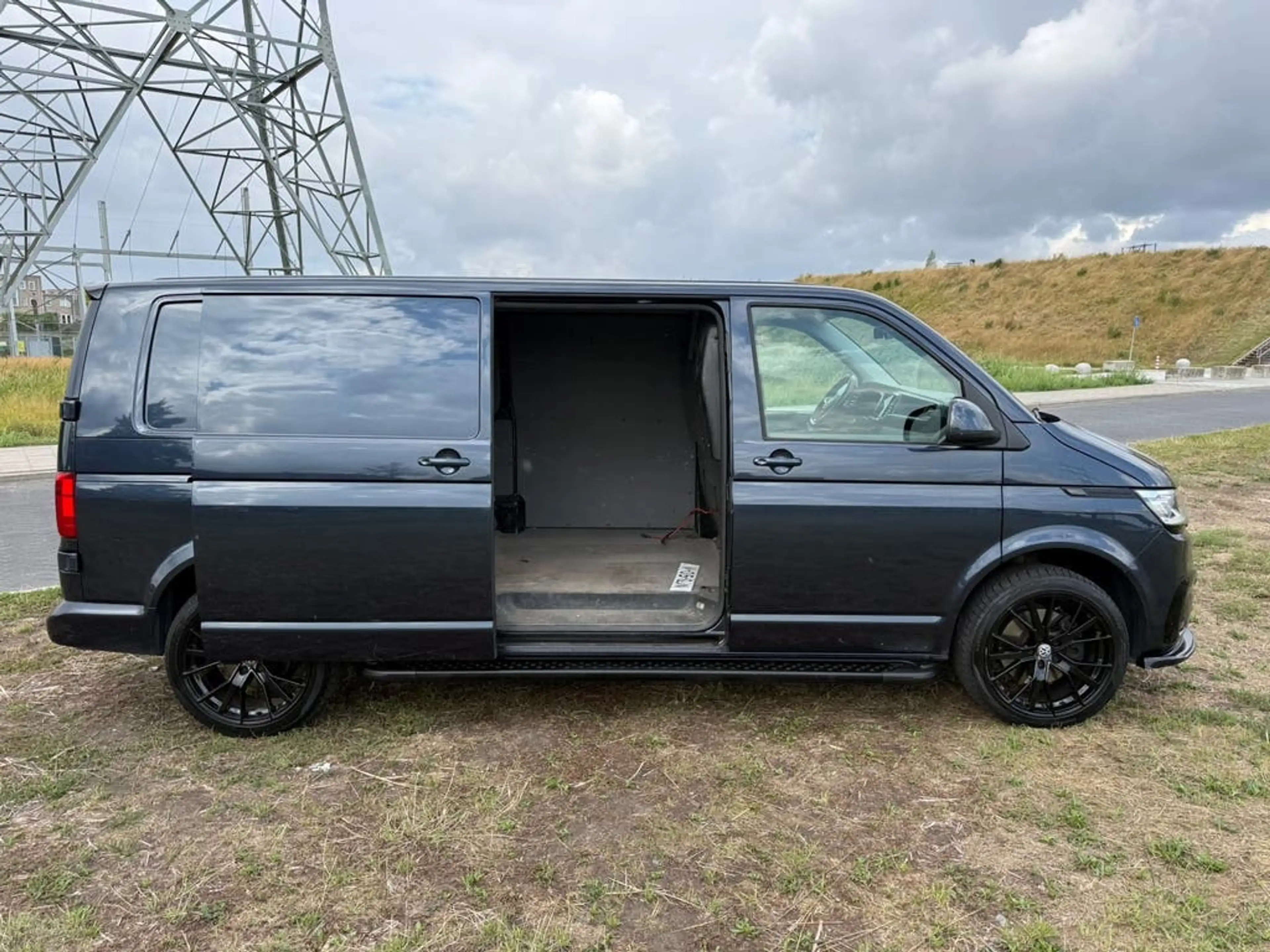 Volkswagen Transporter 2.0 TDI L2H1 — photo 11