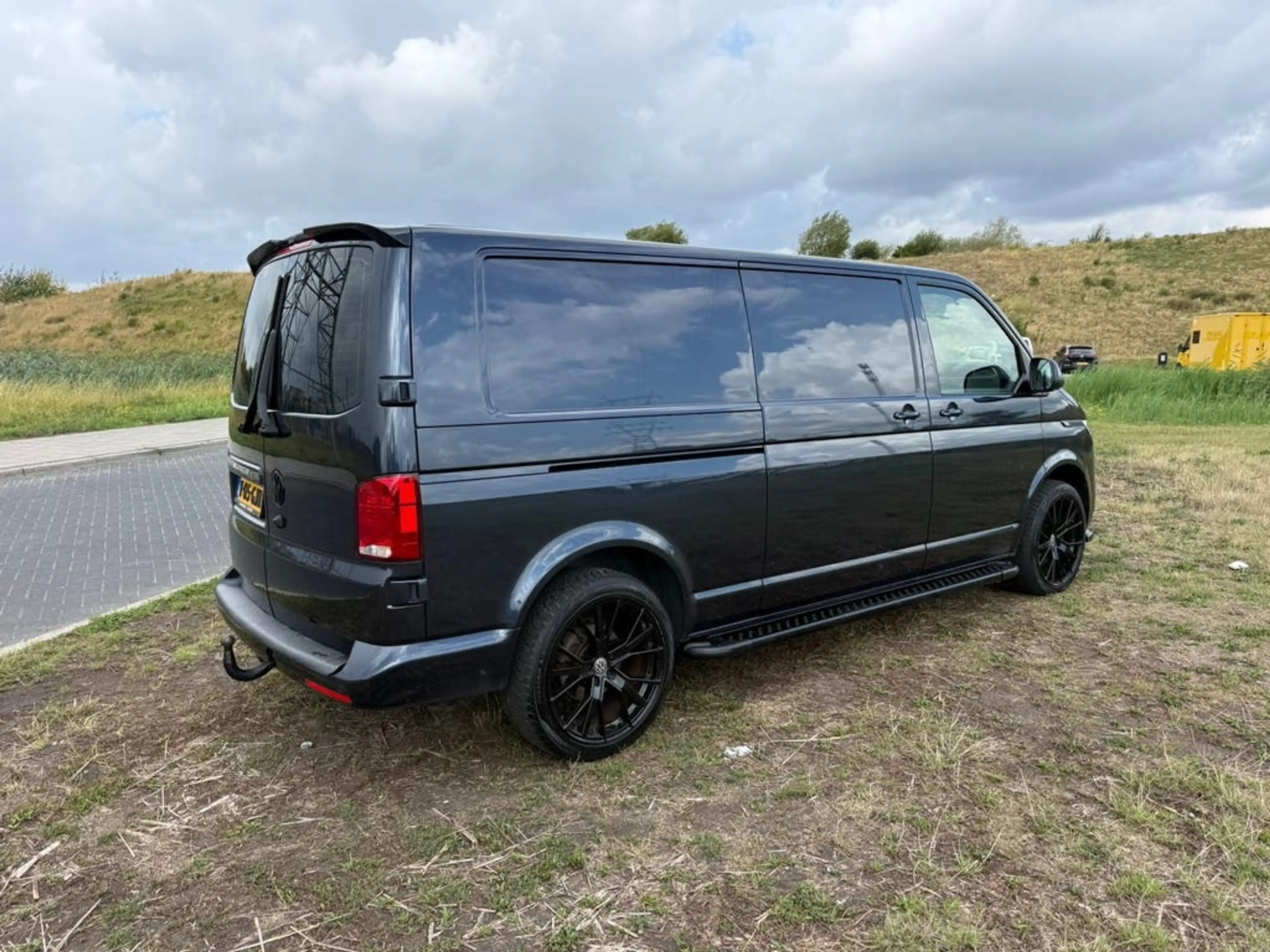 Volkswagen Transporter 2.0 TDI L2H1 — photo 12
