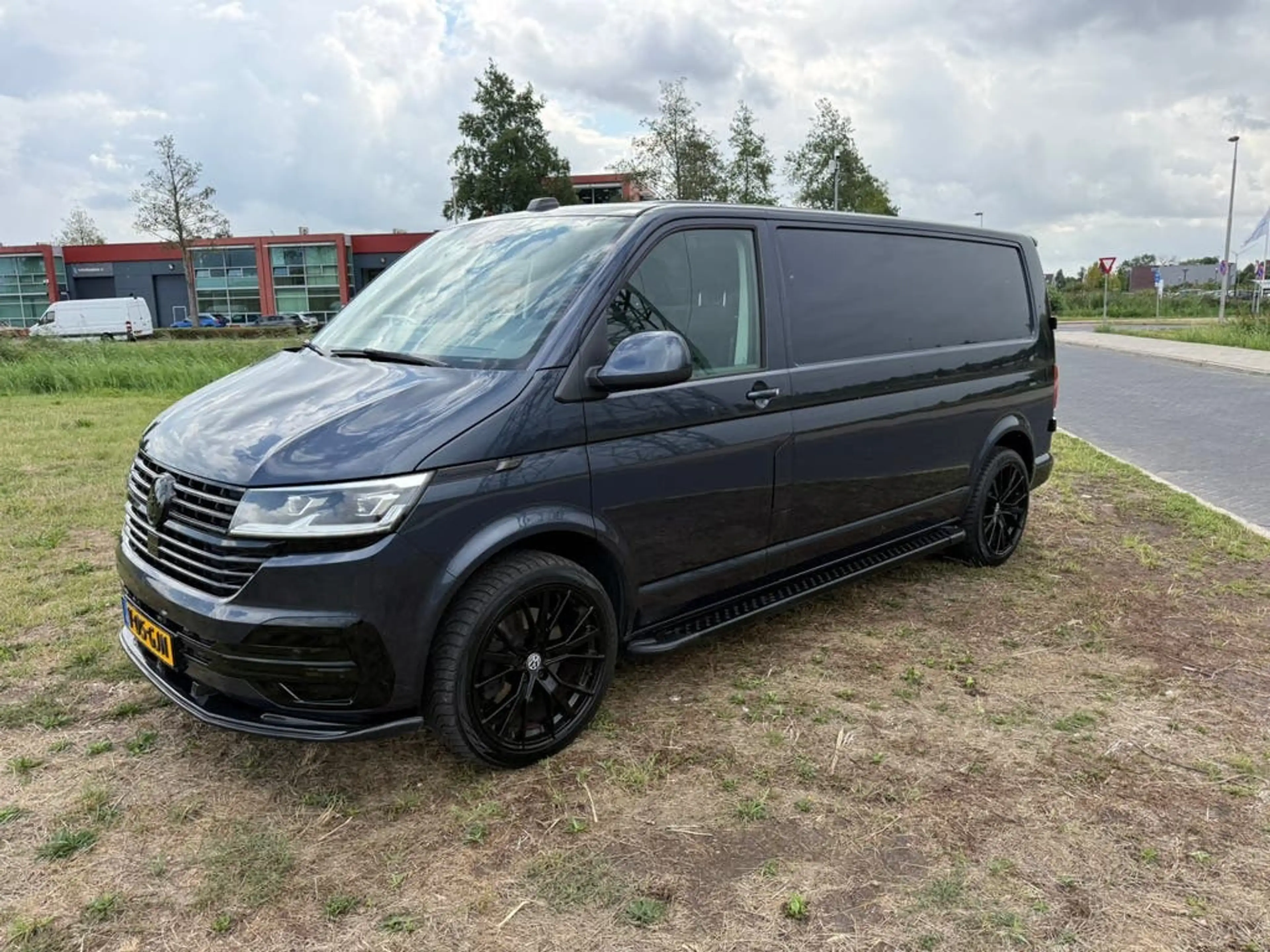 Volkswagen Transporter 2.0 TDI L2H1 — photo 5