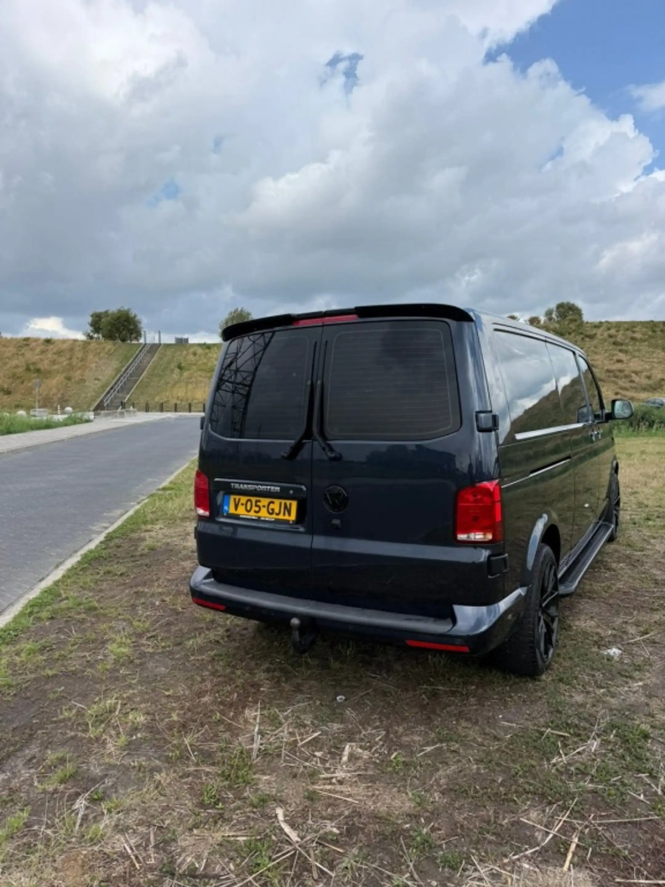 Volkswagen Transporter 2.0 TDI L2H1 — photo 15