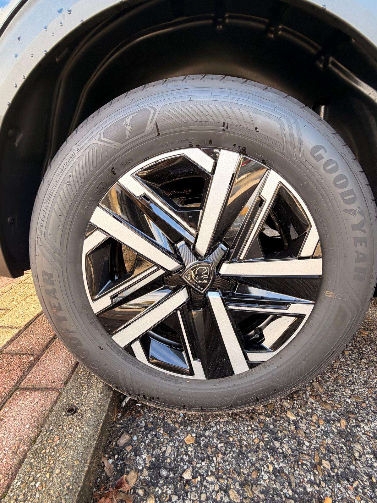 Peugeot 2008 - Immagine 12