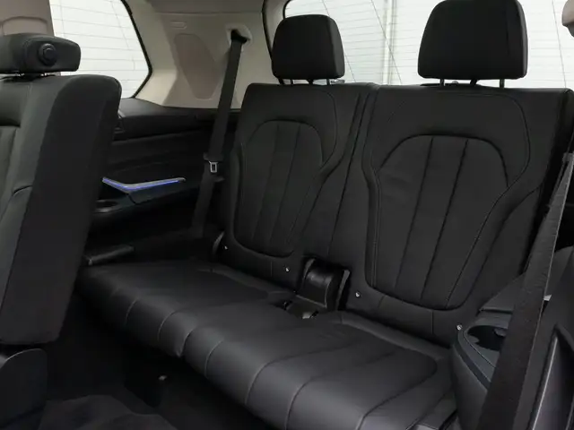 BMW X7 view 30
