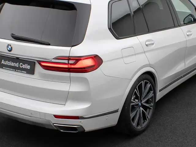 BMW X7 view 17
