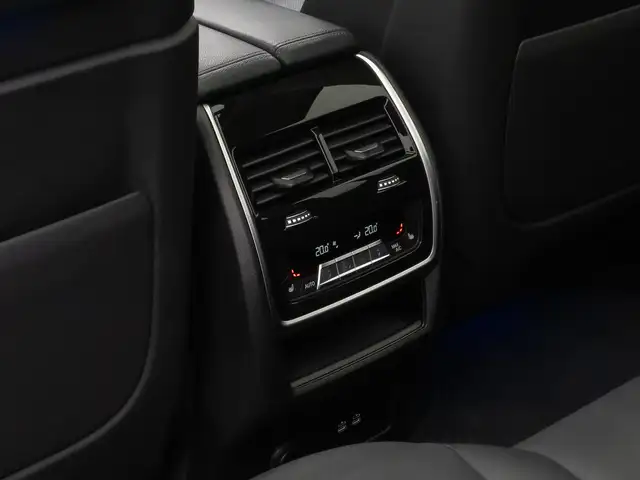 BMW X7 view 29