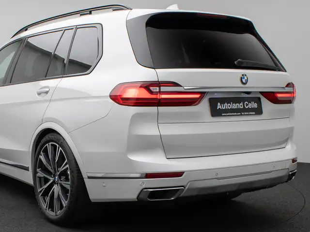 BMW X7 view 18