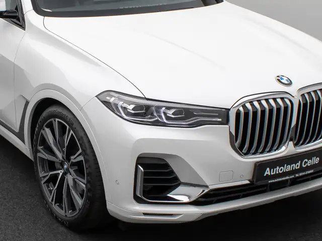 BMW X7 view 16
