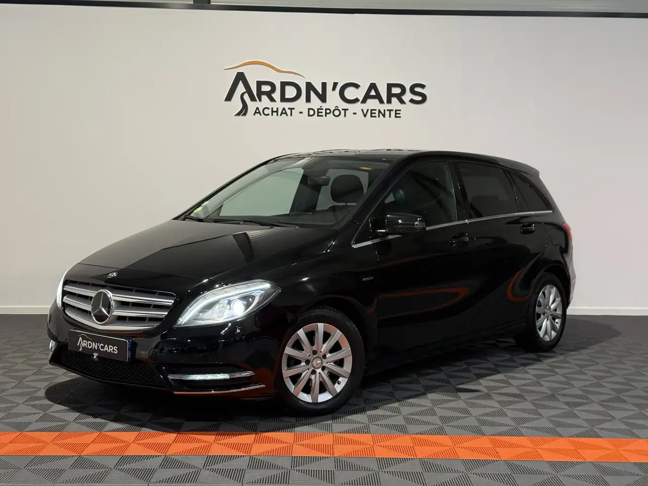 Mercedes-Benz B 180