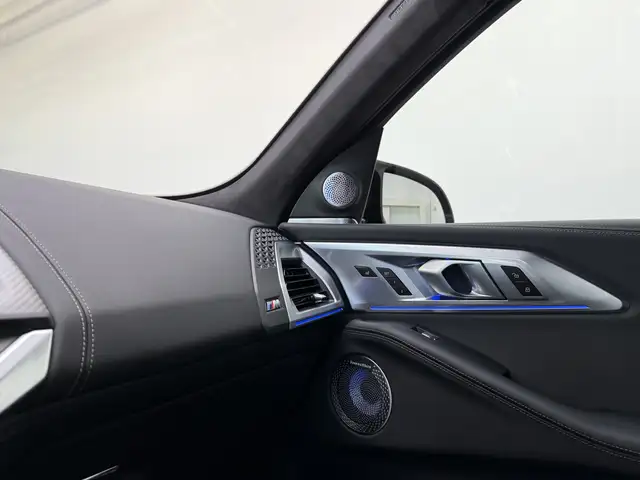 BMW XM view 11