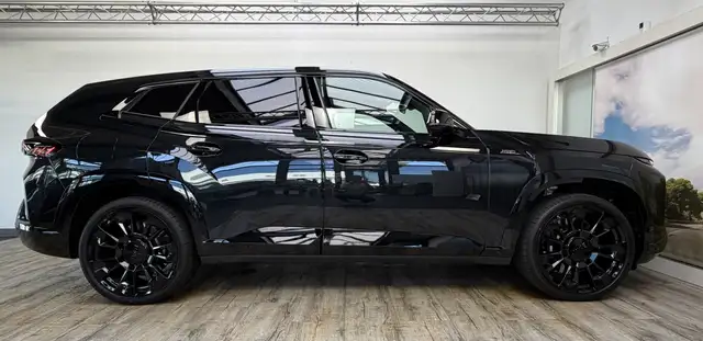 BMW XM view 4
