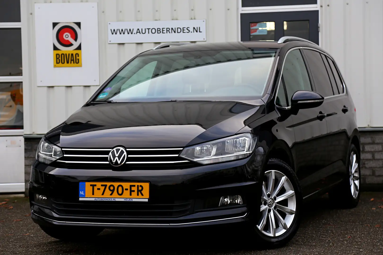Volkswagen Touran 1.5 TSI Comfortline 7persoons Aut.*Perfect Onderh. Zwart - 1