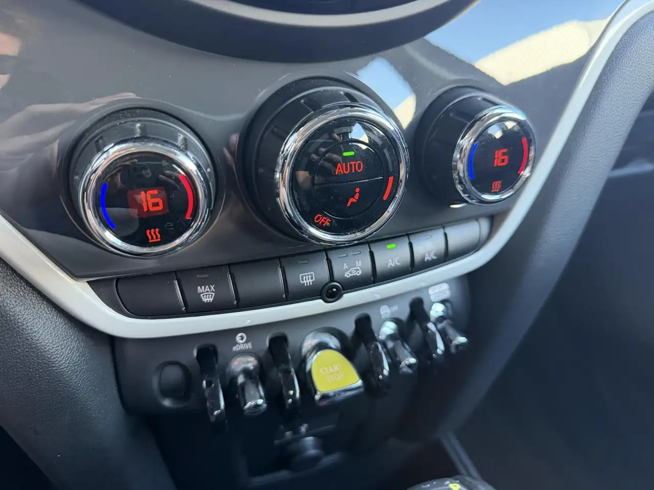 MINI Cooper SE Countryman Cooper 5 portes — photo 19 sur 24