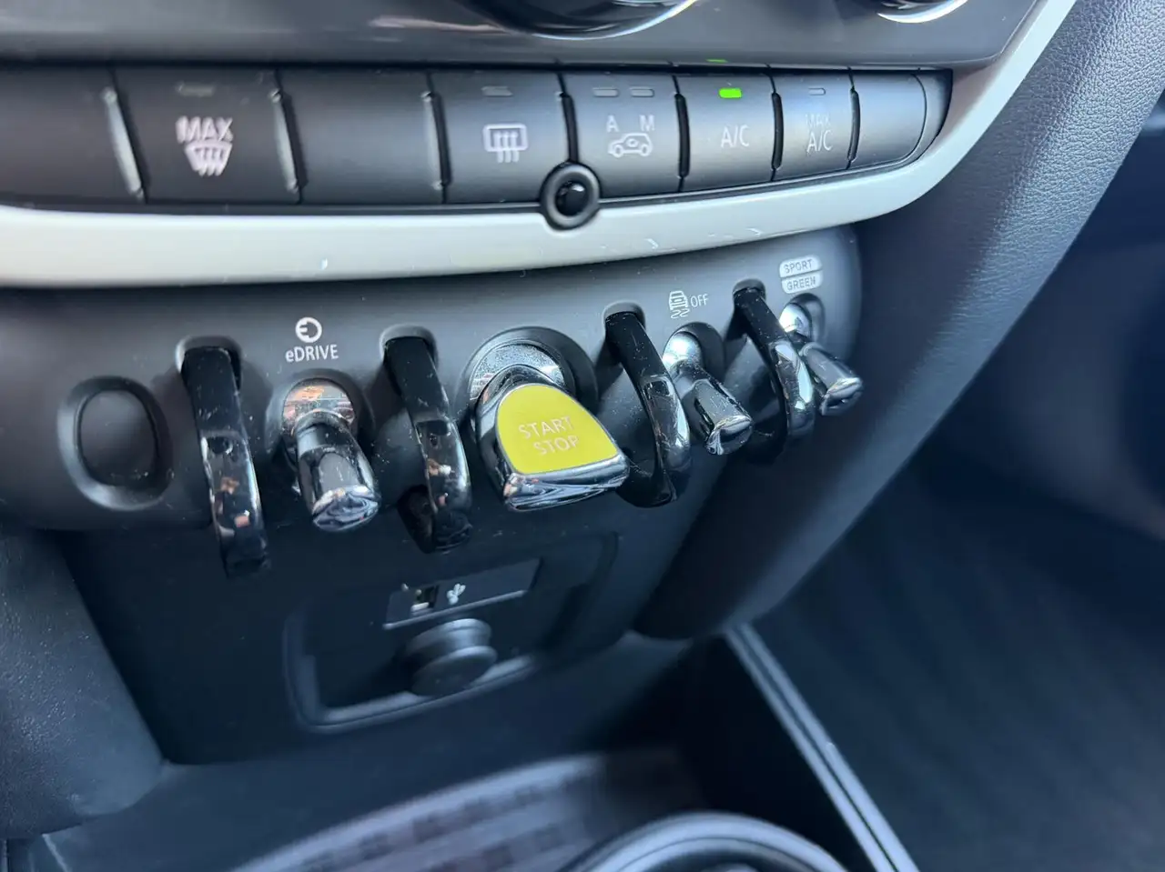 MINI Cooper SE Countryman Cooper 5 portes — photo 21 sur 24
