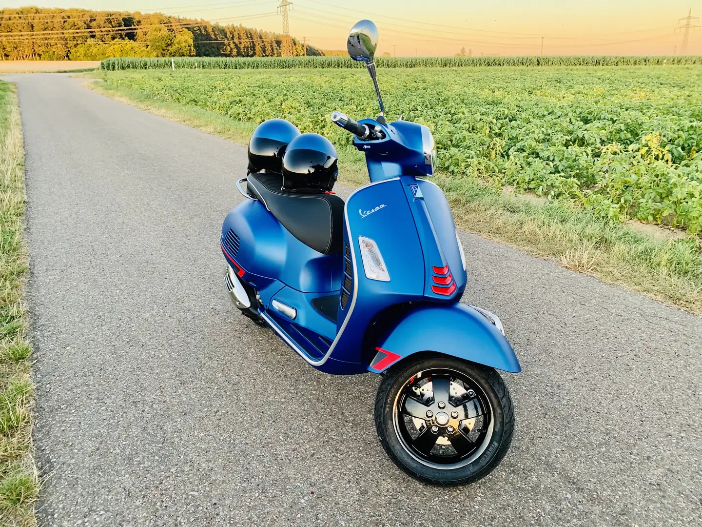 Vespa GTS Super Sport 300 Kék - 1