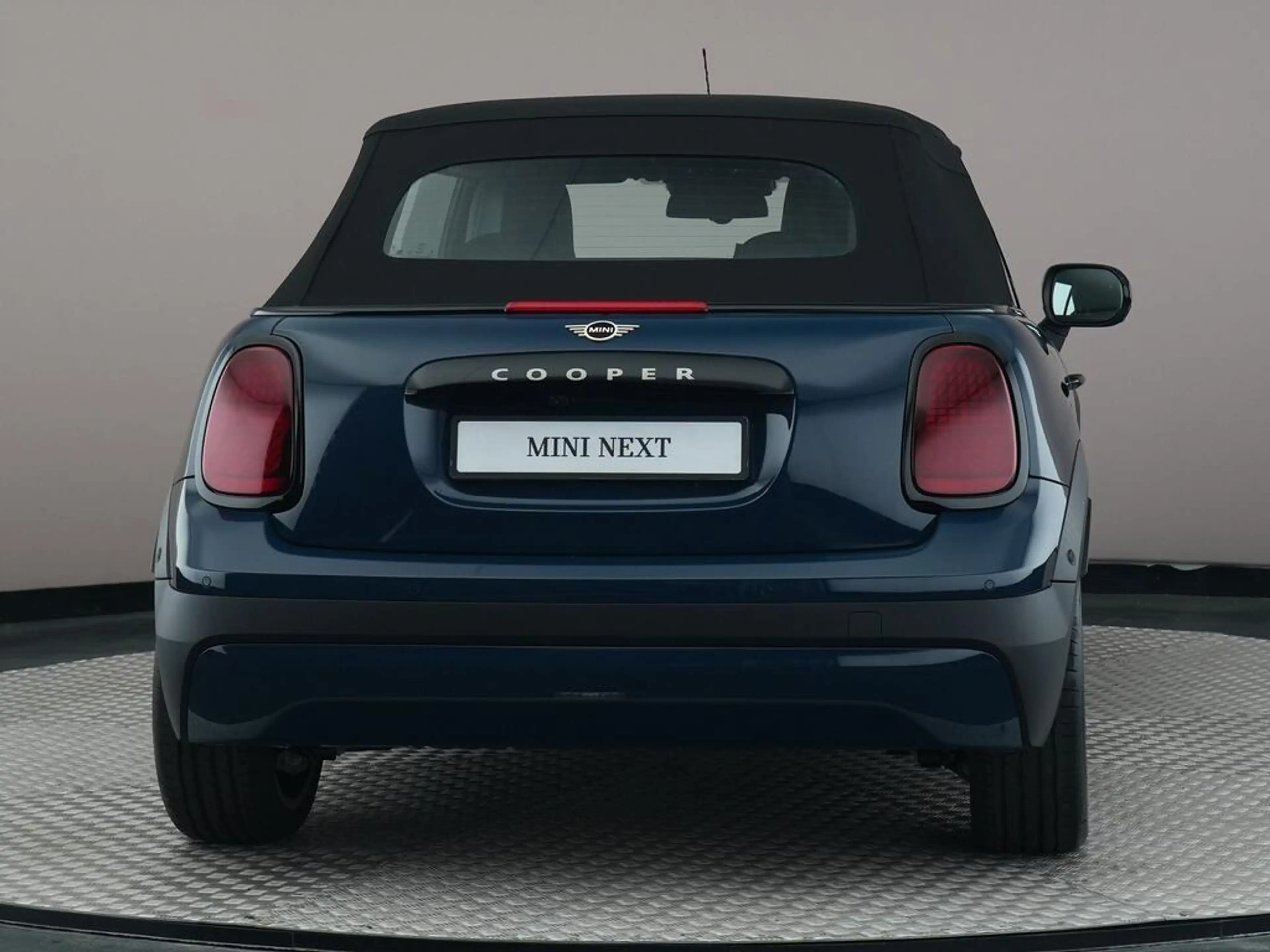 MINI Cooper C Cabrio 2.0 Favoured XL — photo 9