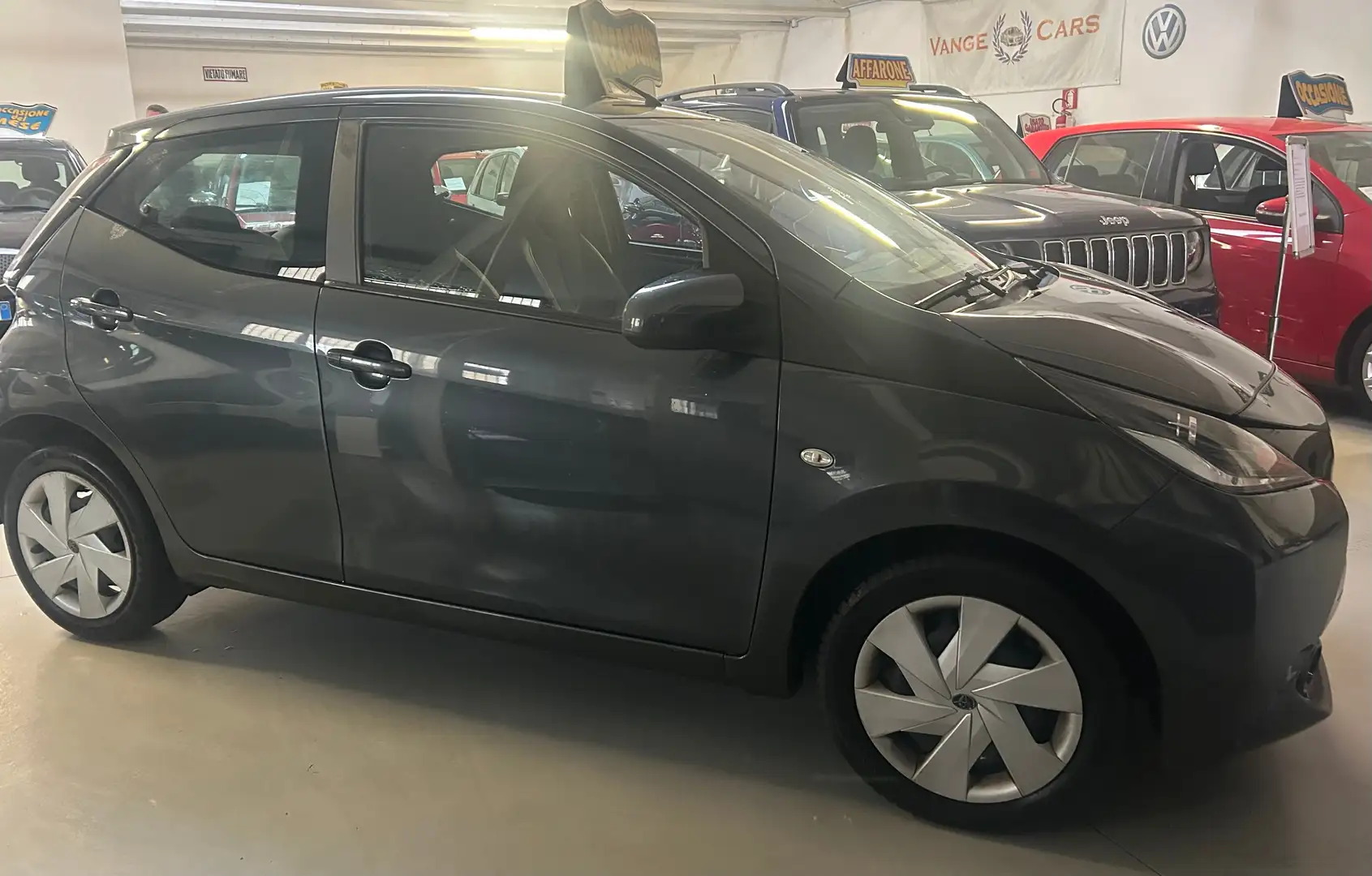 Toyota Aygo Aygo 5p 1.0 x-clusiv Gris - 2