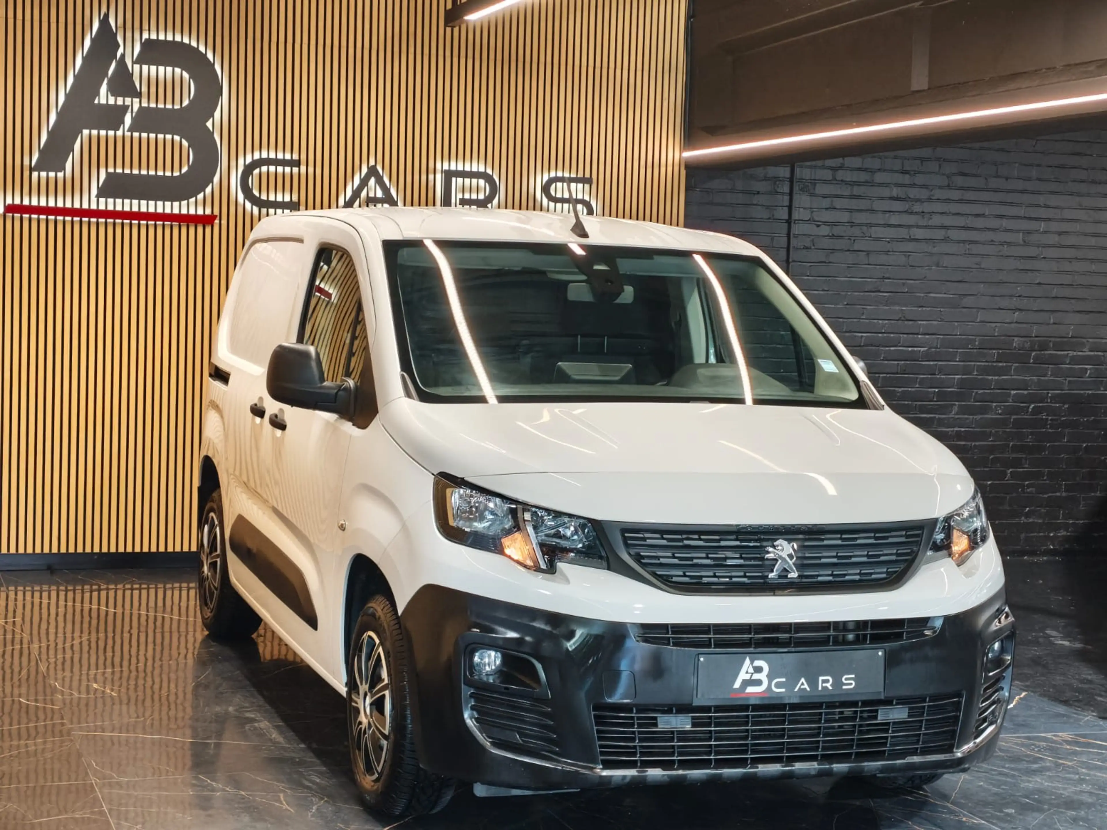 Peugeot Partner 1.5BLUEHDI UTILITAIRE ** GARANTIE 12 MOIS** — photo 4