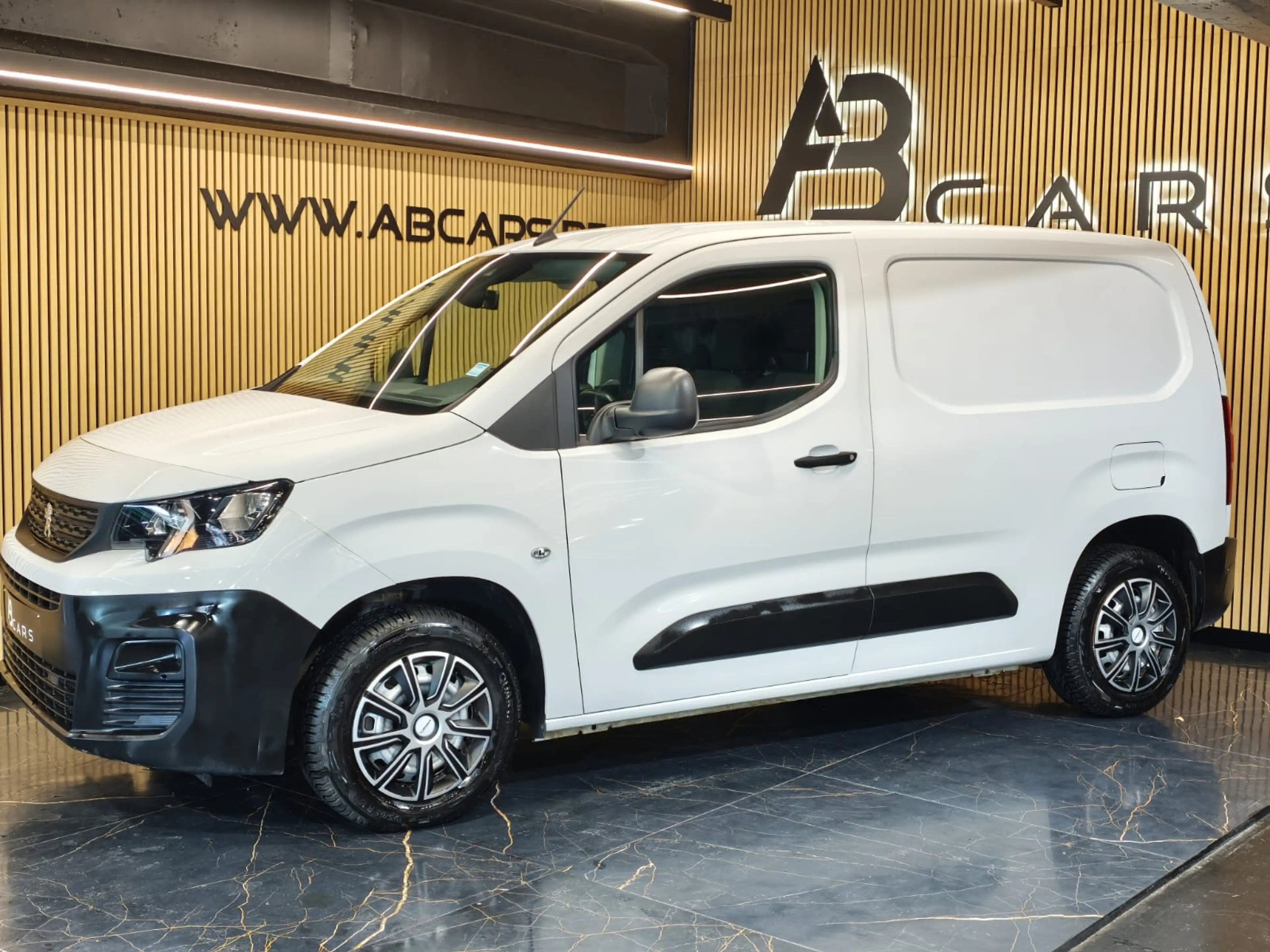 Peugeot Partner 1.5BLUEHDI UTILITAIRE ** GARANTIE 12 MOIS** — photo 2