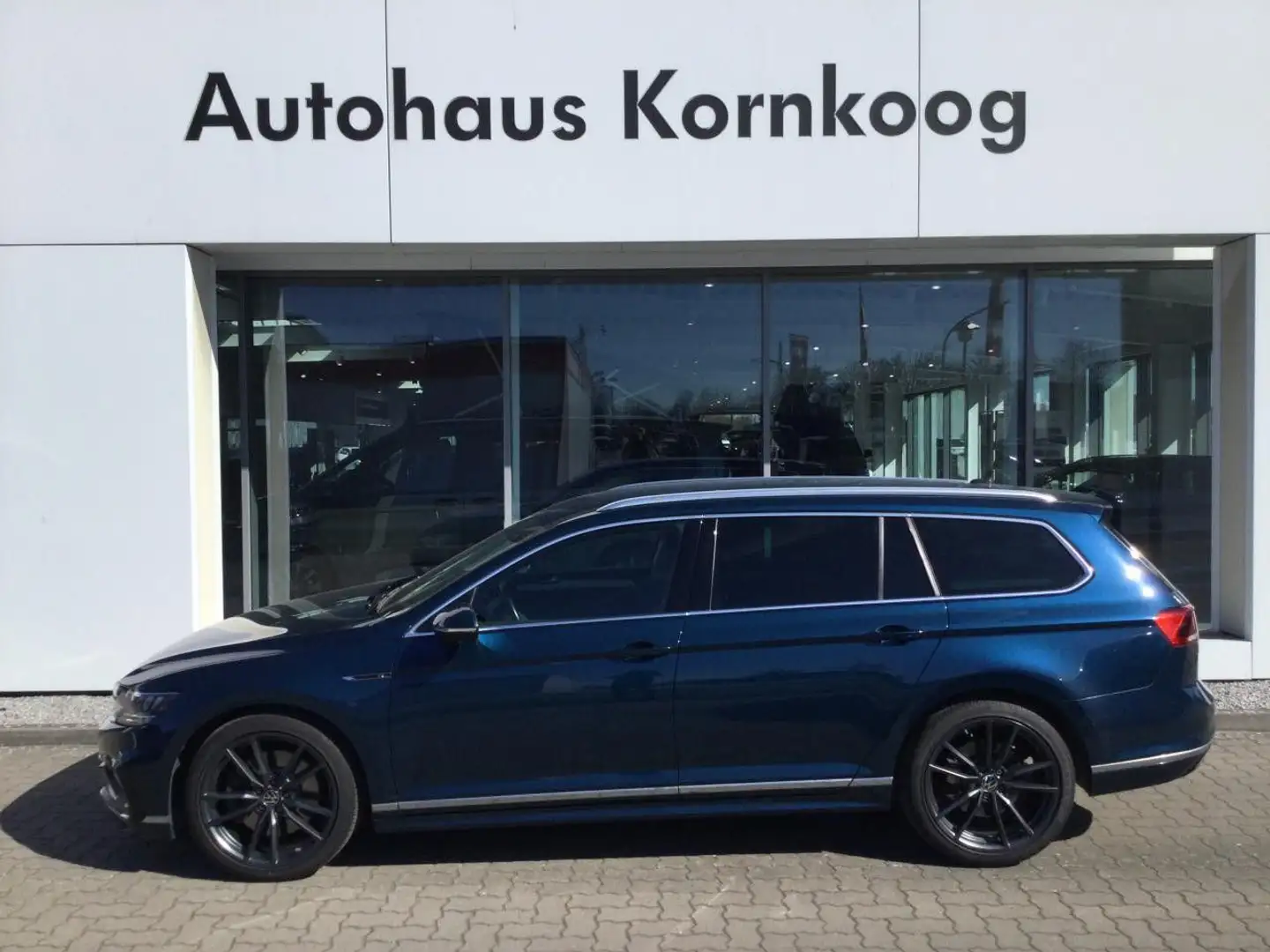 Volkswagen Passat Variant 2.0 TDI 4M Elegance R-line Navi LED Blau - 1