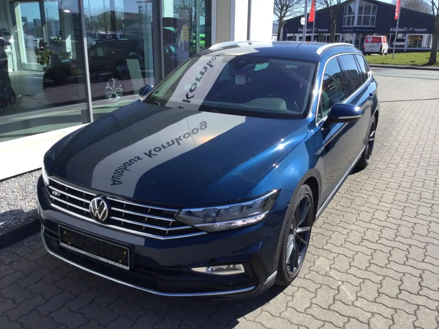 Volkswagen Passat Variant 2.0 TDI 4M Elegance R-line Navi LED Blau - 2