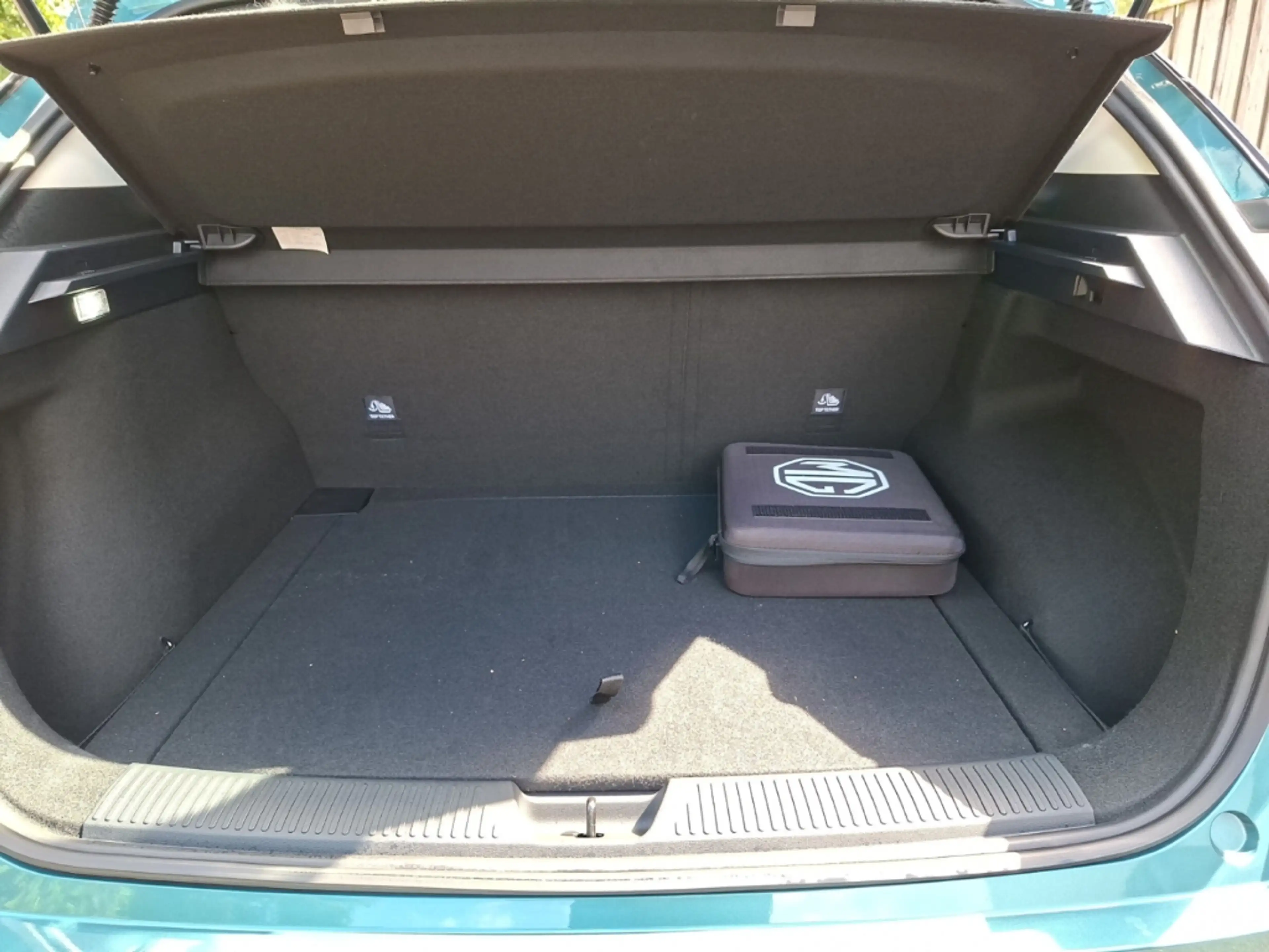 MG MG4 Premium EV 64 kW 360 Kamera LED ACC SHZ LenkradHZ — photo 9