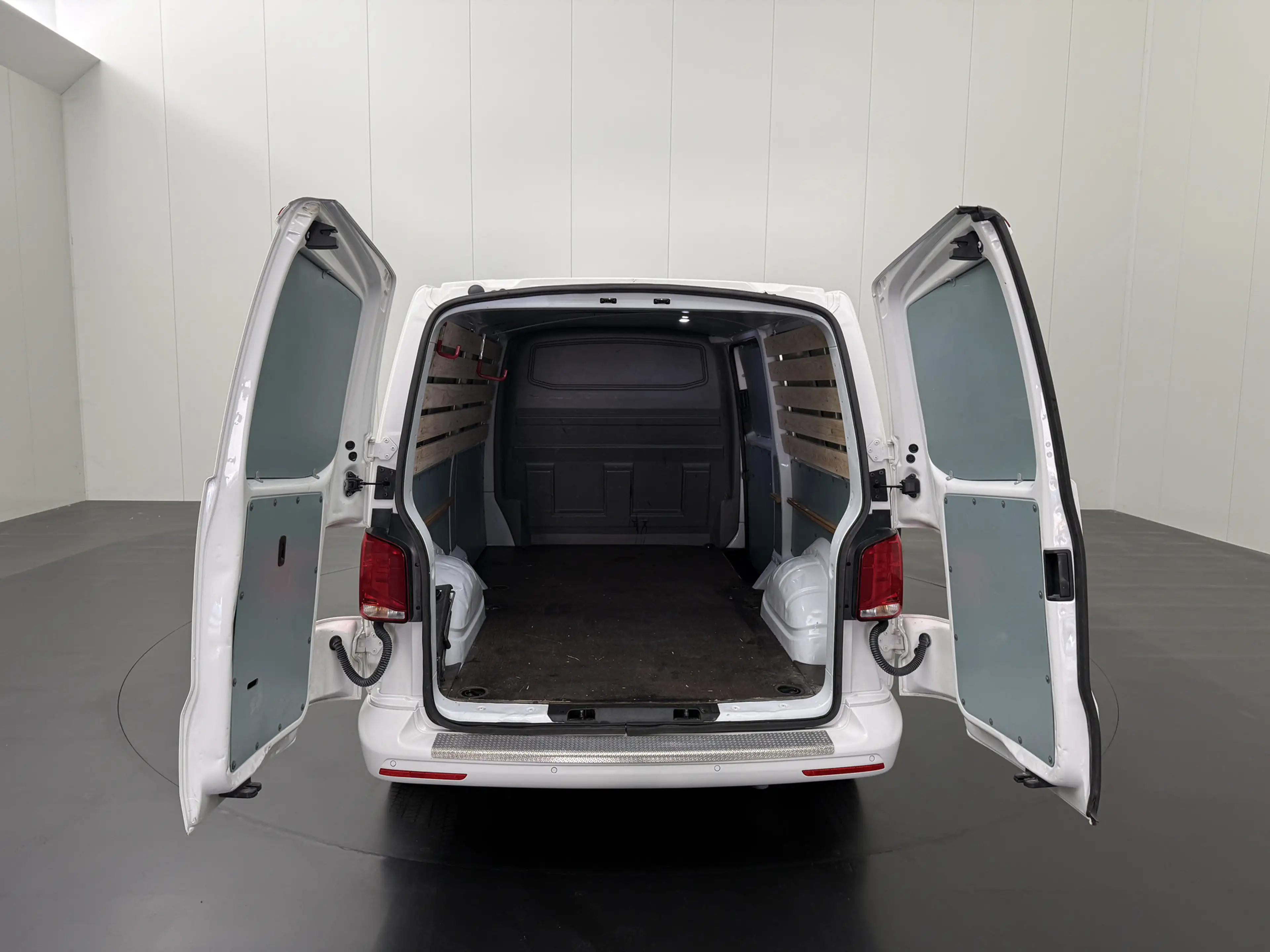 Volkswagen T6.1 Transporter 2.0TDI Lang | Imperiaal | Trekhaak | Multimedia | — photo 4