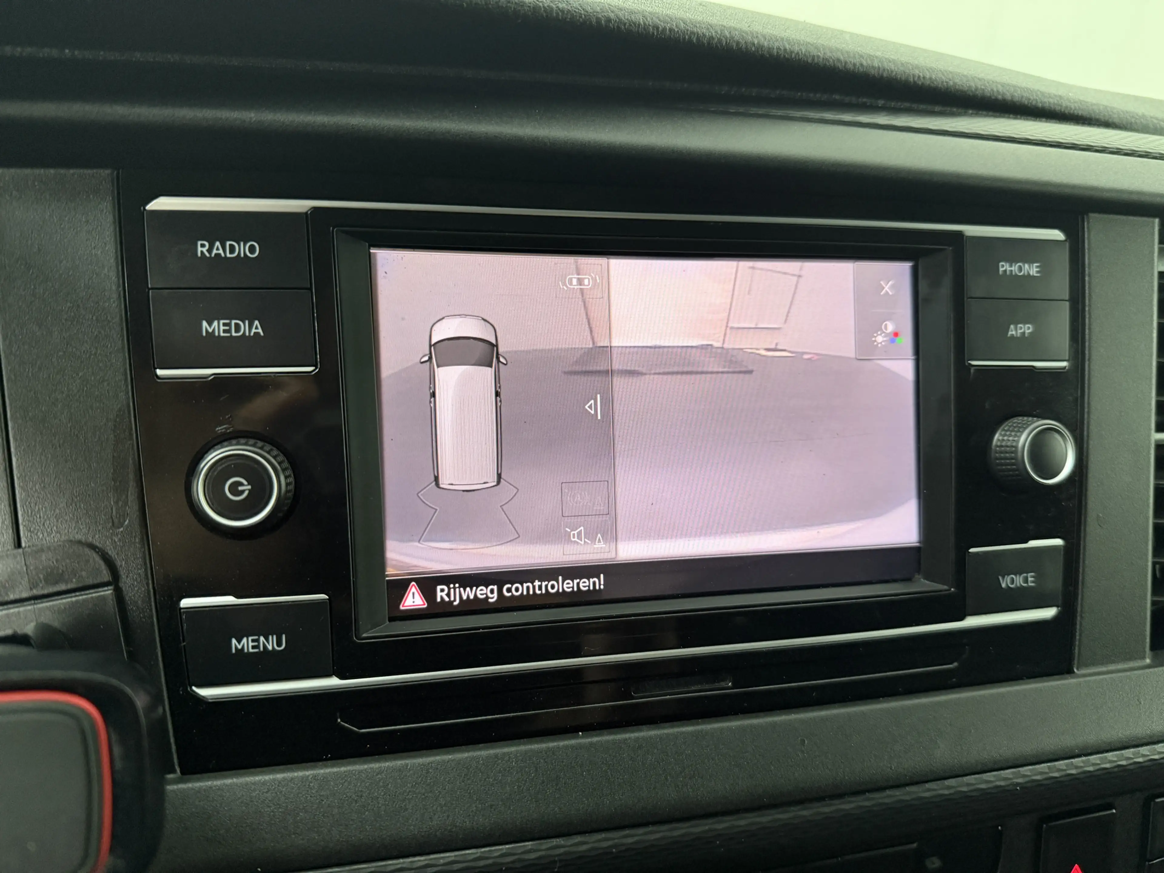 Volkswagen T6.1 Transporter 2.0TDI Lang | Imperiaal | Trekhaak | Multimedia | — photo 18