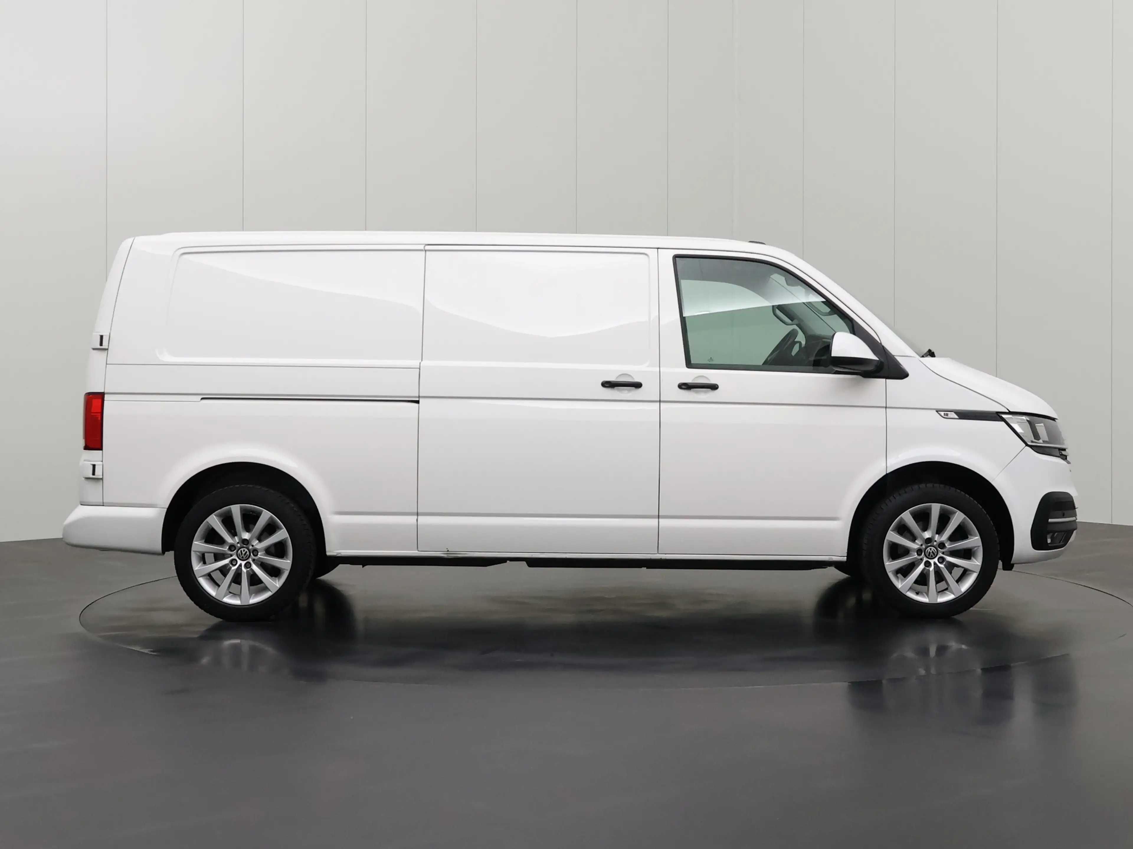 Volkswagen T6.1 Transporter 2.0TDI Lang | Imperiaal | Trekhaak | Multimedia | — photo 13