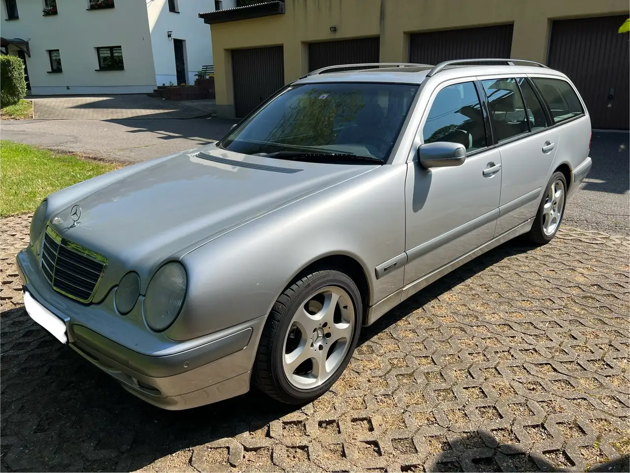 Mercedes-Benz E 220 T CDI Classic, foto 1