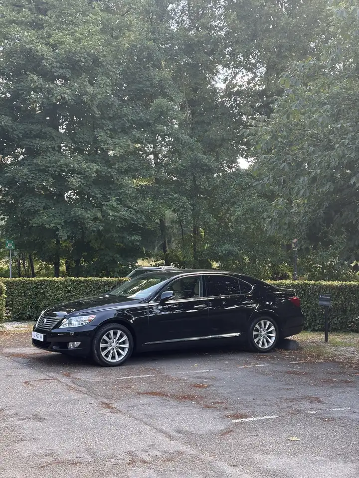Lexus LS 460