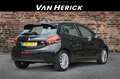 Peugeot 208 1.2 PureTech Allure 5-Deurs | Navi | Cruise | Airc Zwart - thumbnail 4