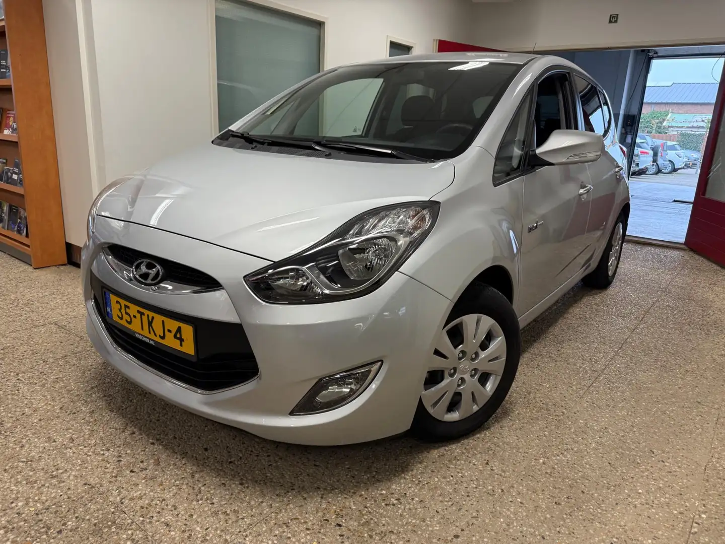 Hyundai iX20 1.6i i-Motion | 1e eigenaar| Trekhaak| NL auto Grijs - 1