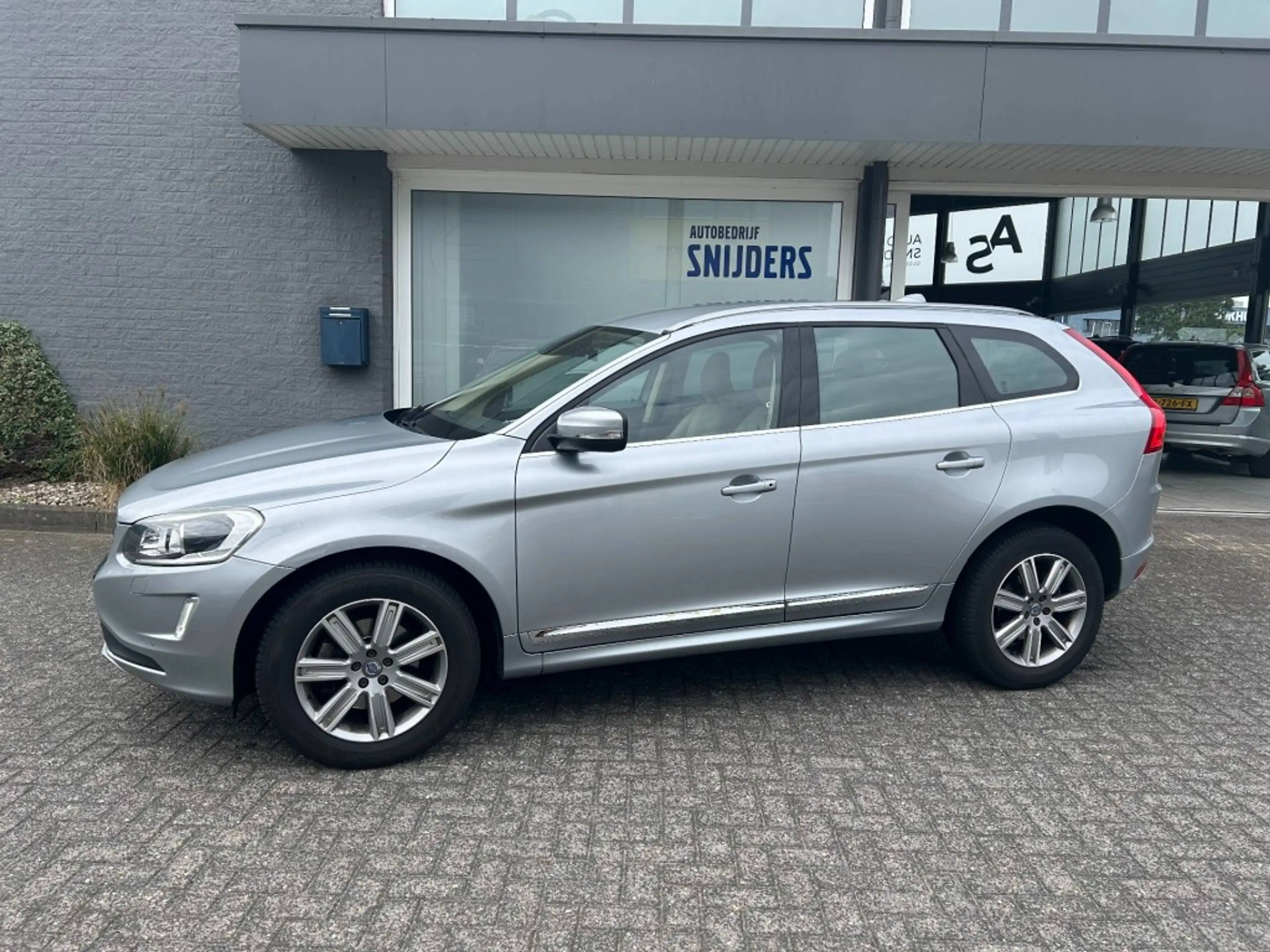 Volvo XC60 2.0 T5 SUMMUM Geartronic — photo 4