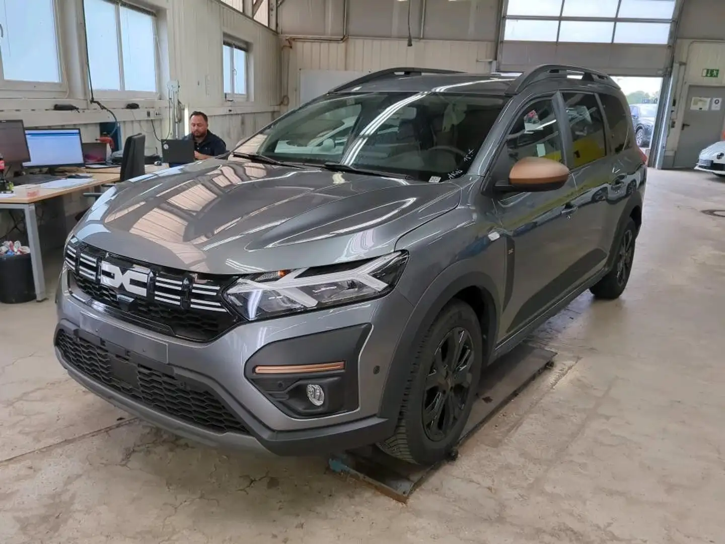 Dacia Jogger Extreme TCE 110 7-Sitzer Grau - 1