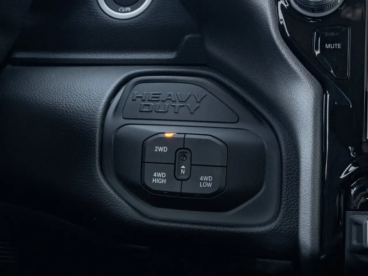 RAM 2500 снимка RAM 2500