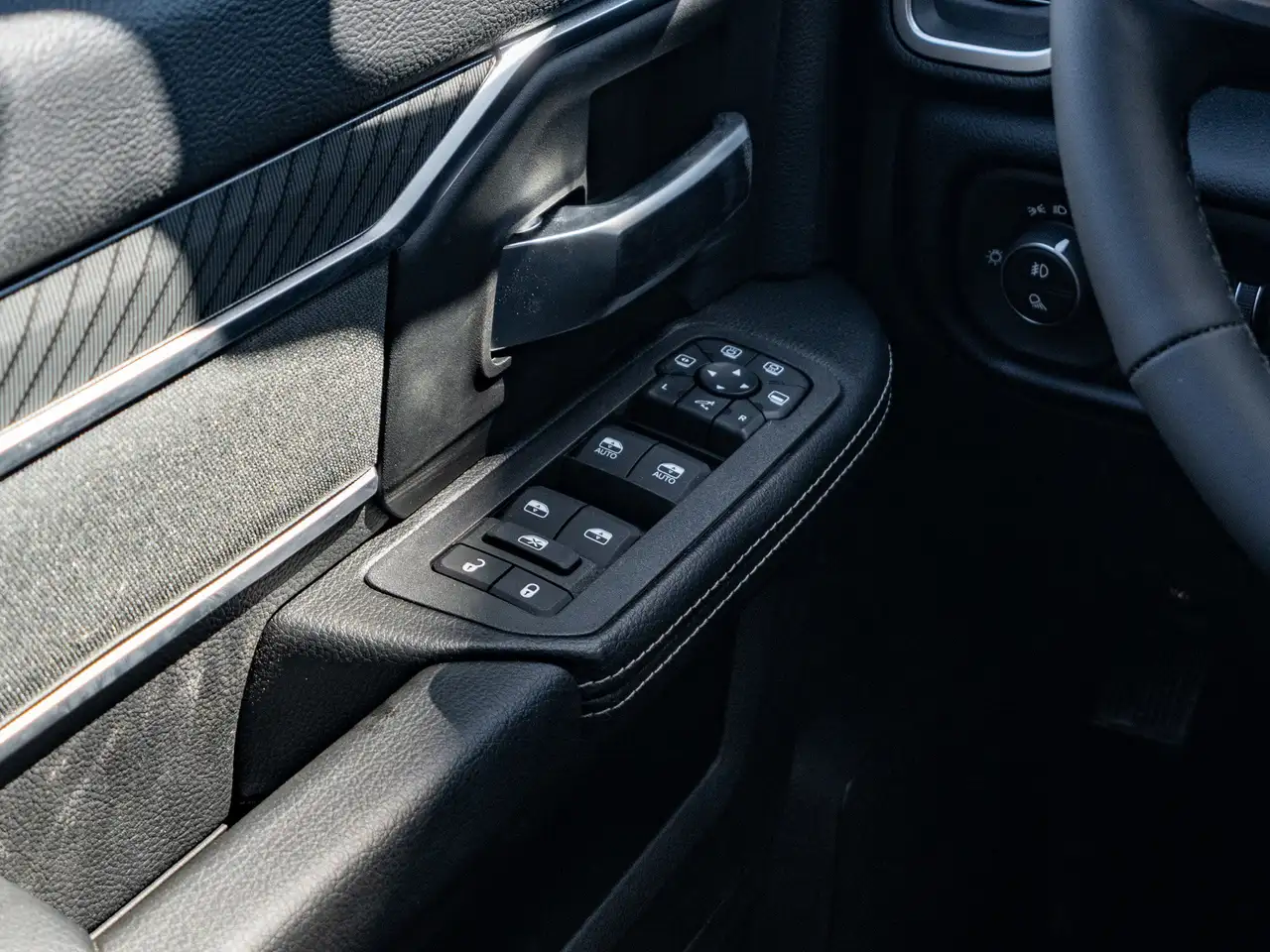 RAM 2500 снимка RAM 2500