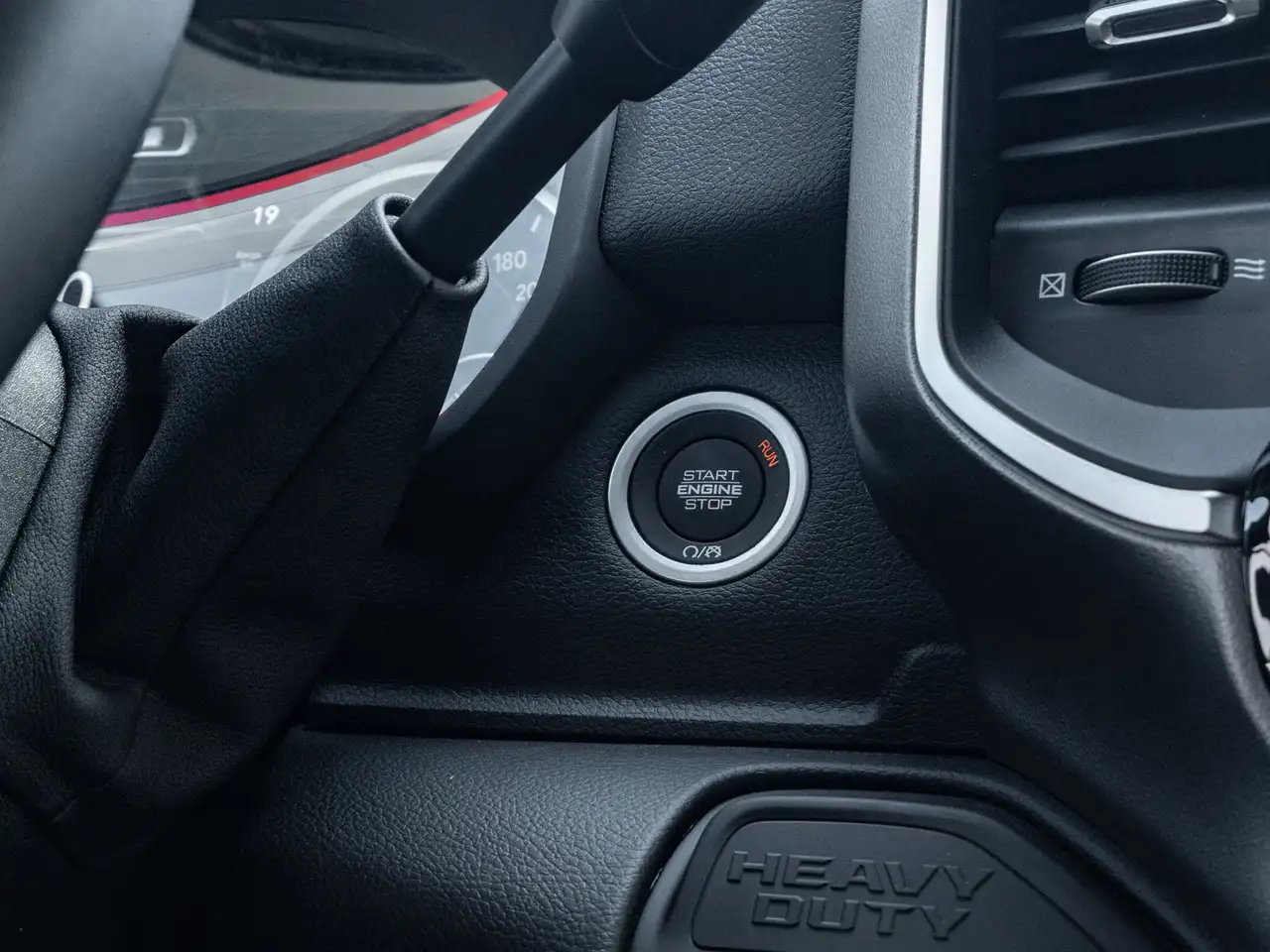 RAM 2500 снимка RAM 2500
