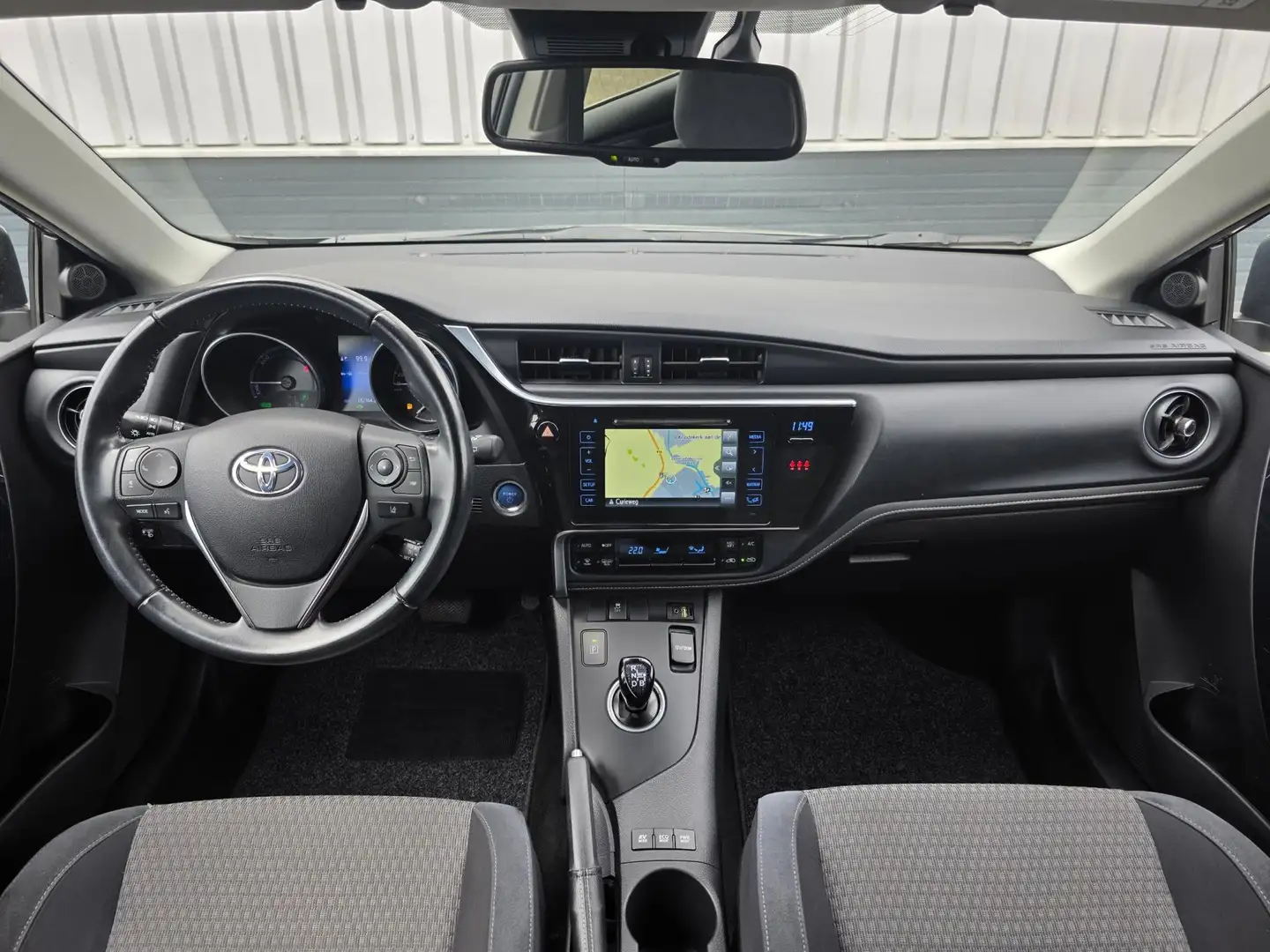 Toyota Auris Touring Sports 1.8 Hybrid Dynamic Go | 1e EIG | Grijs - 2