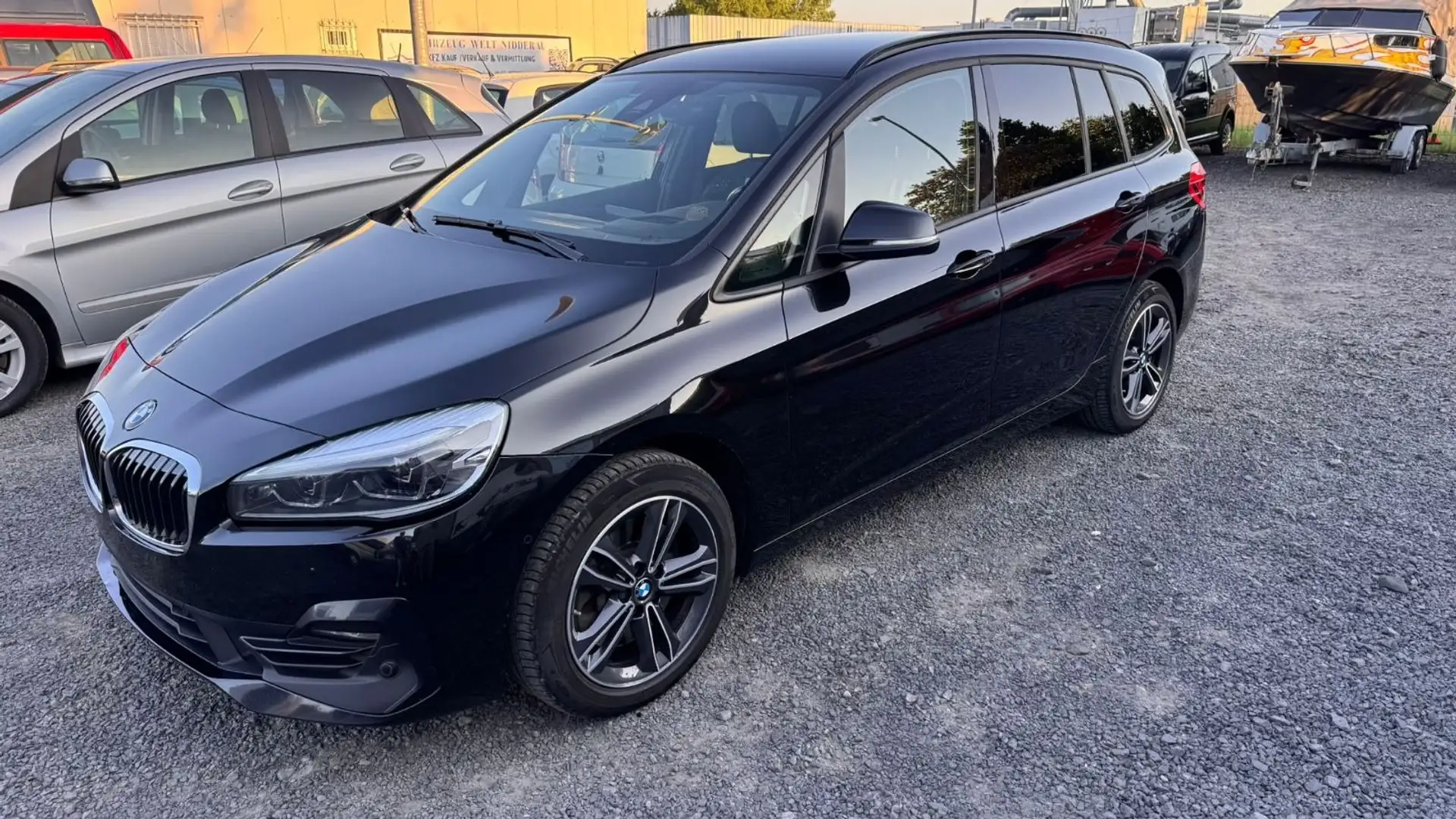 BMW 220 d Gran Tourer xDrive Sport Line Schwarz - 1